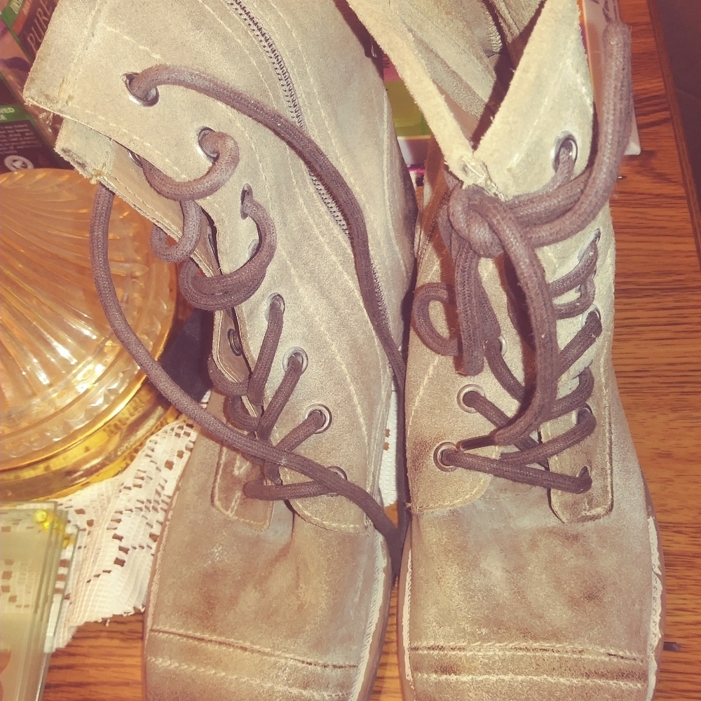 Roan Boots from buckle
